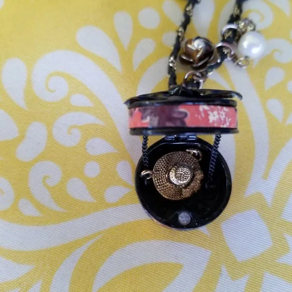 👒Betsey SUN HAT BOX Vintage Floral MIAMI CHIC Charm Necklace - GPC - Picture 11 of 14